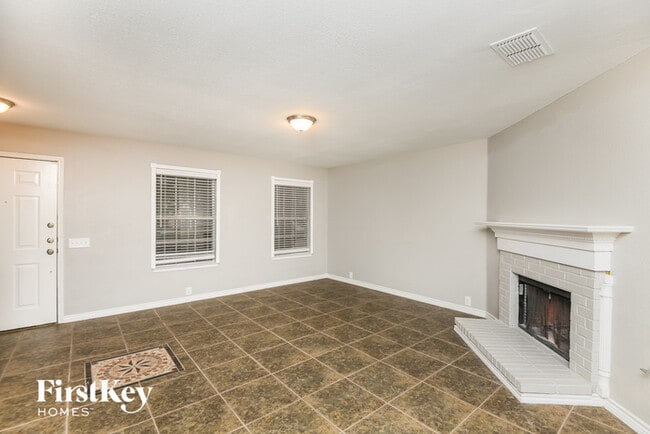 Foto del edificio - 7018 Glenshire Dr
