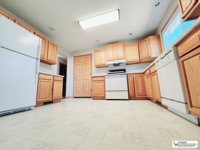 Building Photo - Adorable!