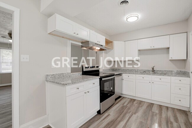 Building Photo - NOW OFFERING HALF OFF THE FIRST FULL MONTH...