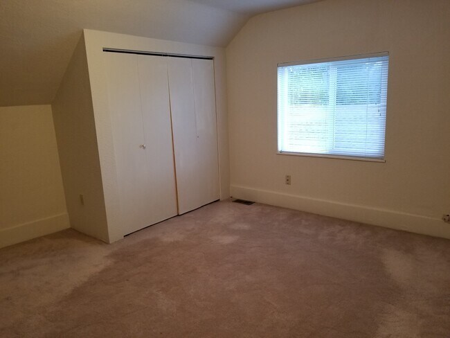 Building Photo - 4436 39th Ave SW