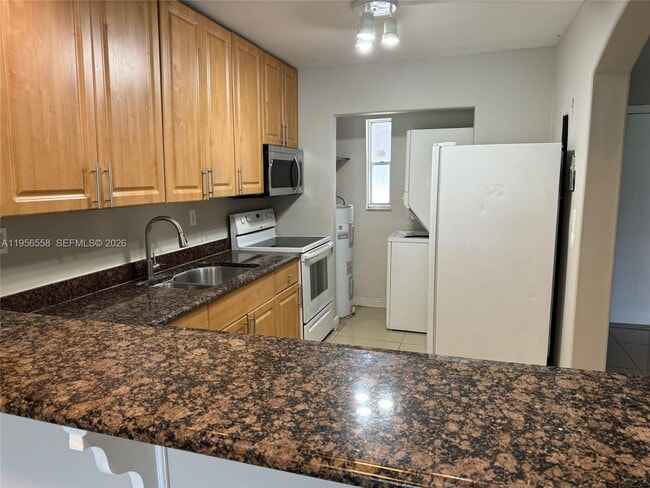 Foto del edificio - 8060 Fairview Dr