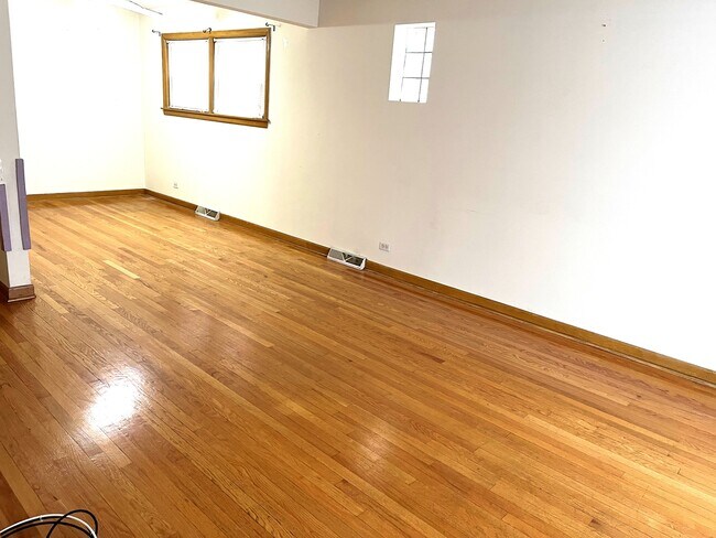 Foto del edificio - 6672 W Devon Ave