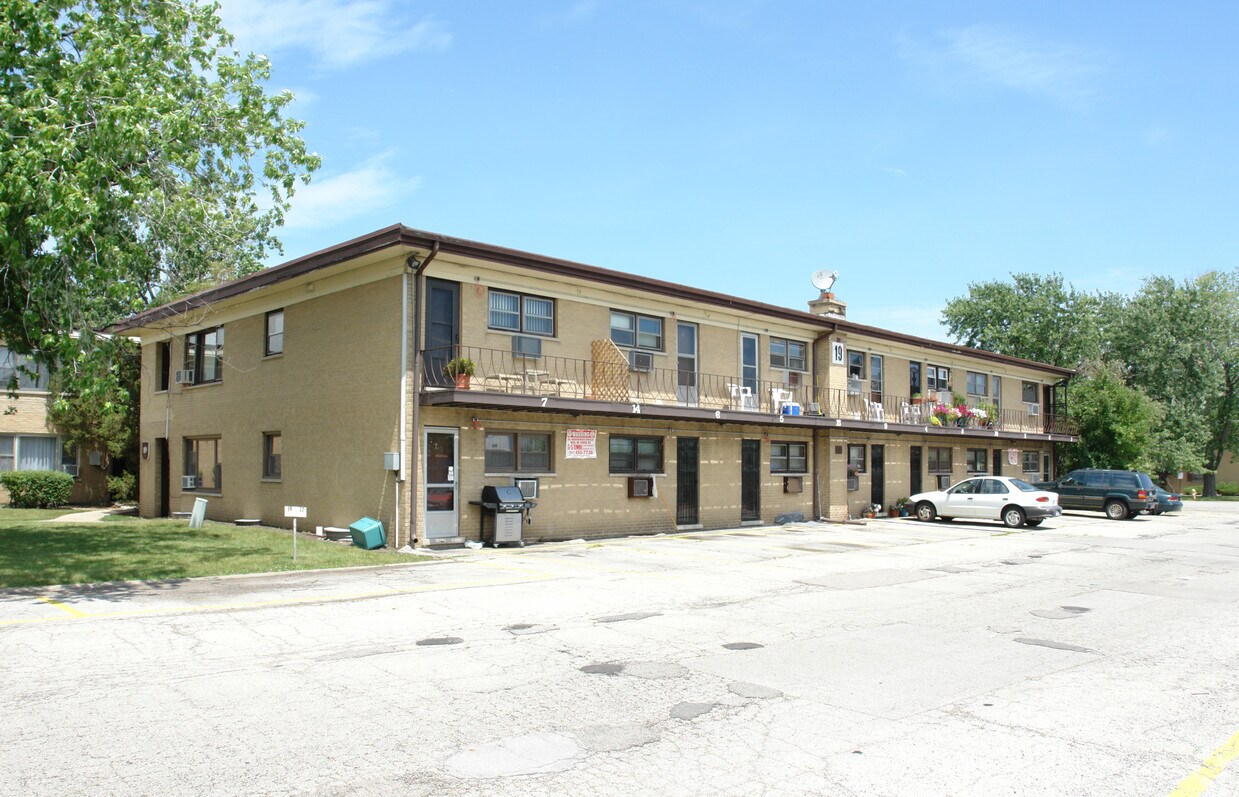 Primary Photo - 19 King Arthur Ct