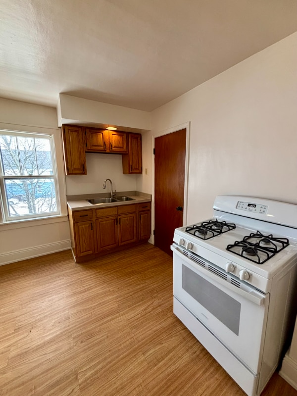 Building Photo - 91 Laverack Ave