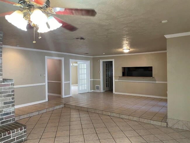 Building Photo - 7726 Streamside Dr
