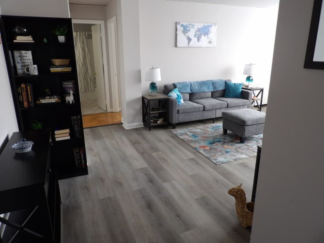 Building Photo - Rare, Bright, Beautiful renovated huge corner 1 Bedroom with balcony and All-Inclusive Pricing .