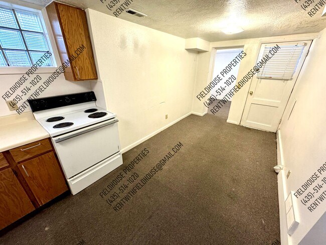 Building Photo - 624 E 500 N