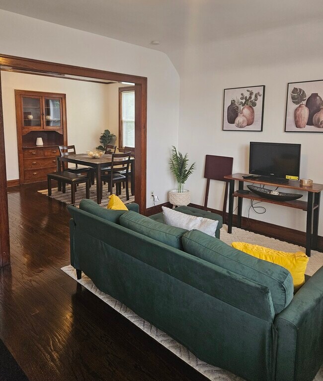 Foto del edificio - 2446 Lewis St