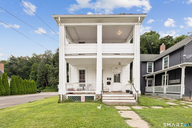 Building Photo - 226 Meadow St