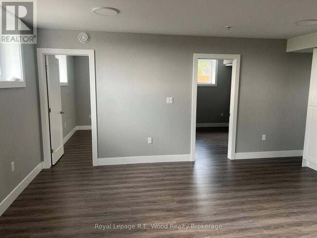 Building Photo - 335 John St S