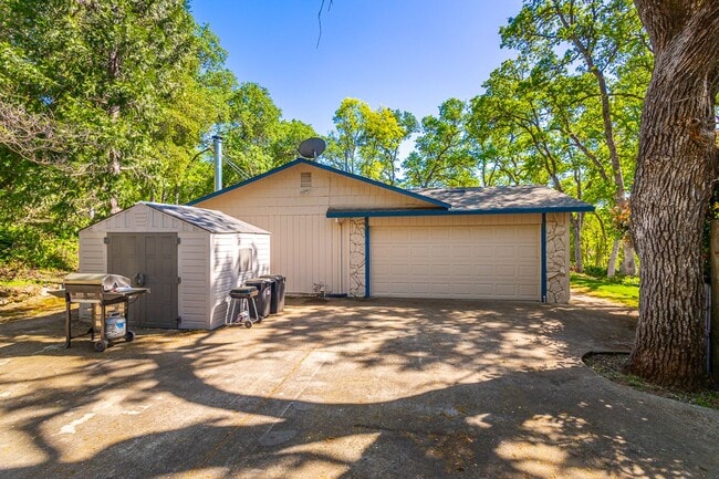 Foto del edificio - Gorgeous lakeside home on acreage in Shing...