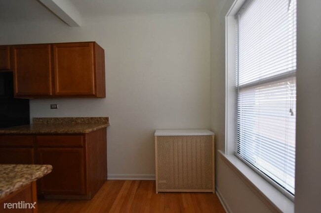 Building Photo - 4715 N Malden St