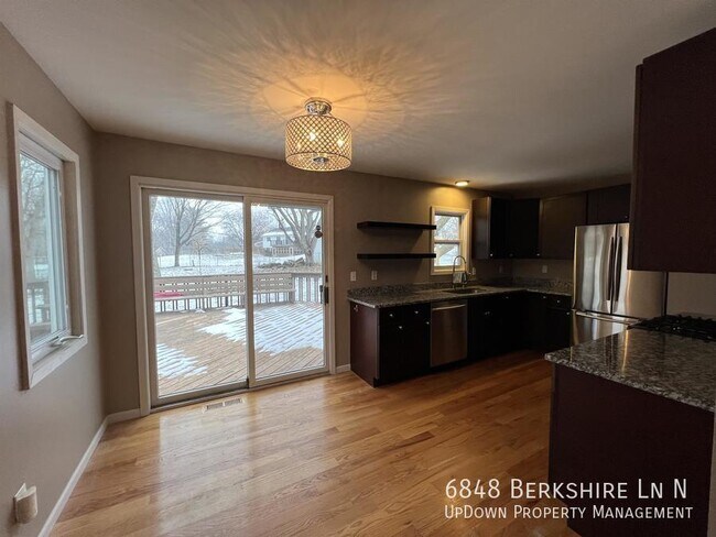 Foto del edificio - 6848 Berkshire Ln N