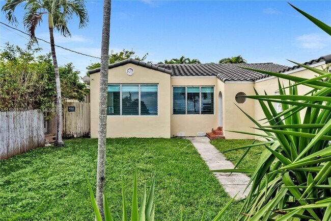 Building Photo - 9572 Carlyle Ave