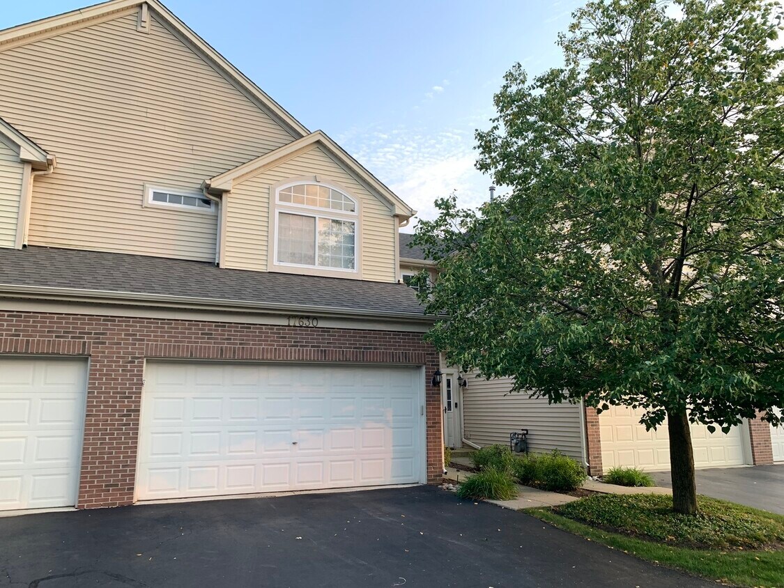 17630 Gilbert Dr, Lockport, IL 60441 Townhome Rentals in Lockport IL