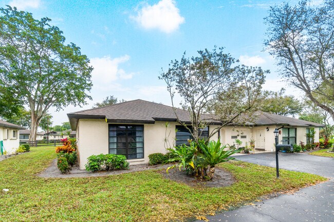 Building Photo - 10086 Eaglewood Rd
