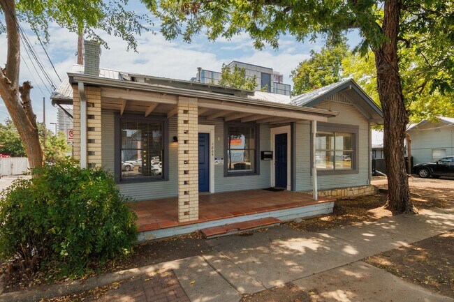 Building Photo - AVAILABLE AUGUST: Prime Location - 3 BR / 1 BA home located in Downtown and Walk to UT