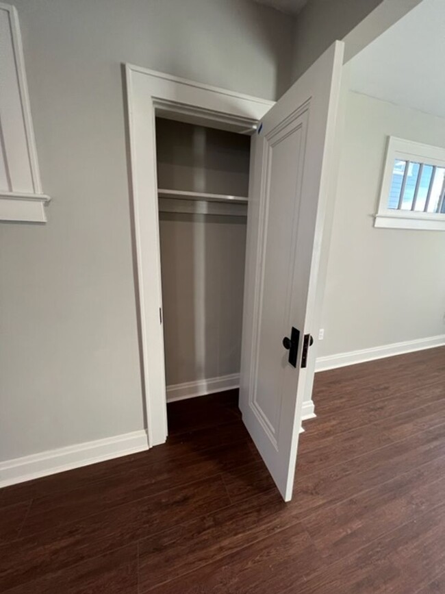 Building Photo - *Rare Find* Updated 3 Bedroom 2 Bathroom H...