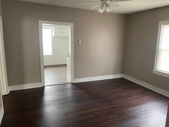 Foto del edificio - 230 Sturges Ave