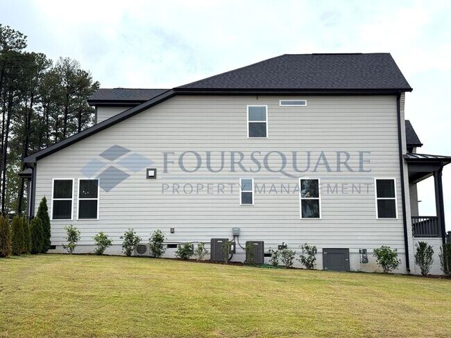 Foto del edificio - Elegant 4-Bed / 3.5-Bath Home with Main-Level Primary Suite, Quartz Kitchen & 3-Car Garage – In H...