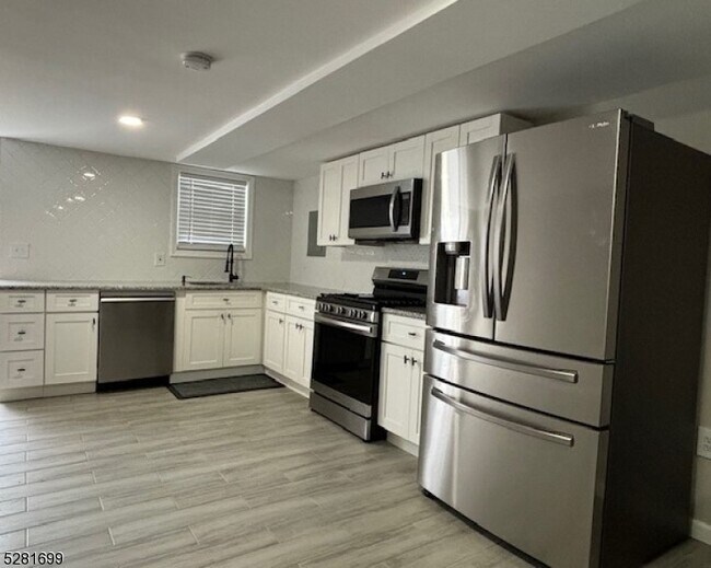 Building Photo - 150 Delancy St
