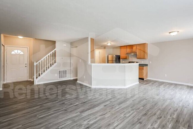 Foto del edificio - RENT SPECIAL & PRICE DROP! Stunning Corner...
