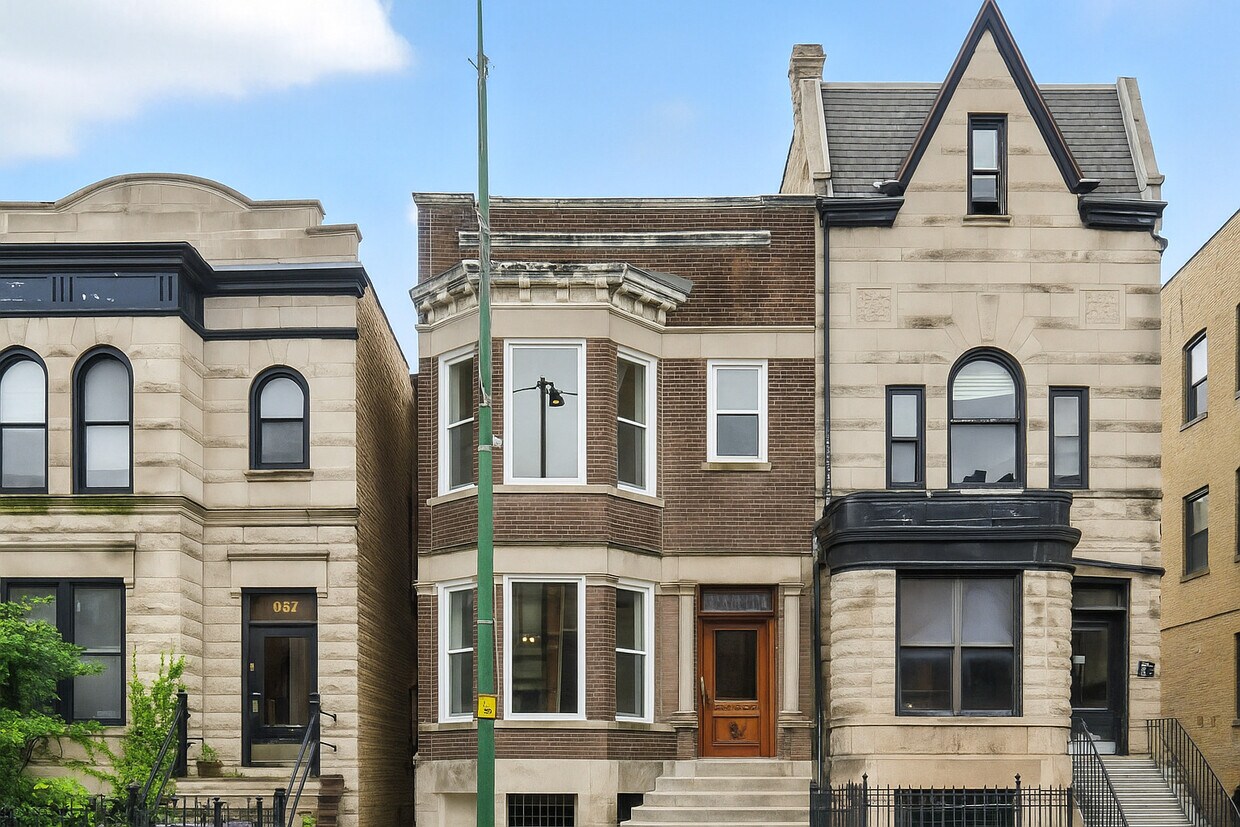 Foto principal - 909 W Addison St