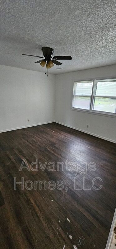Building Photo - 726 N 70th St