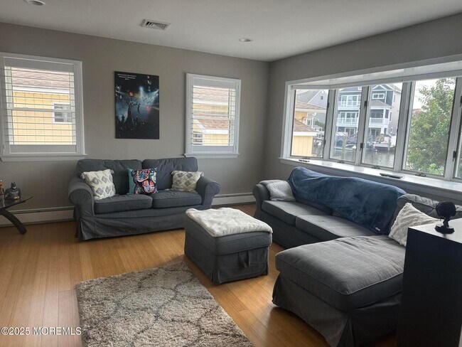 Foto del edificio - 46 Longpoint Dr