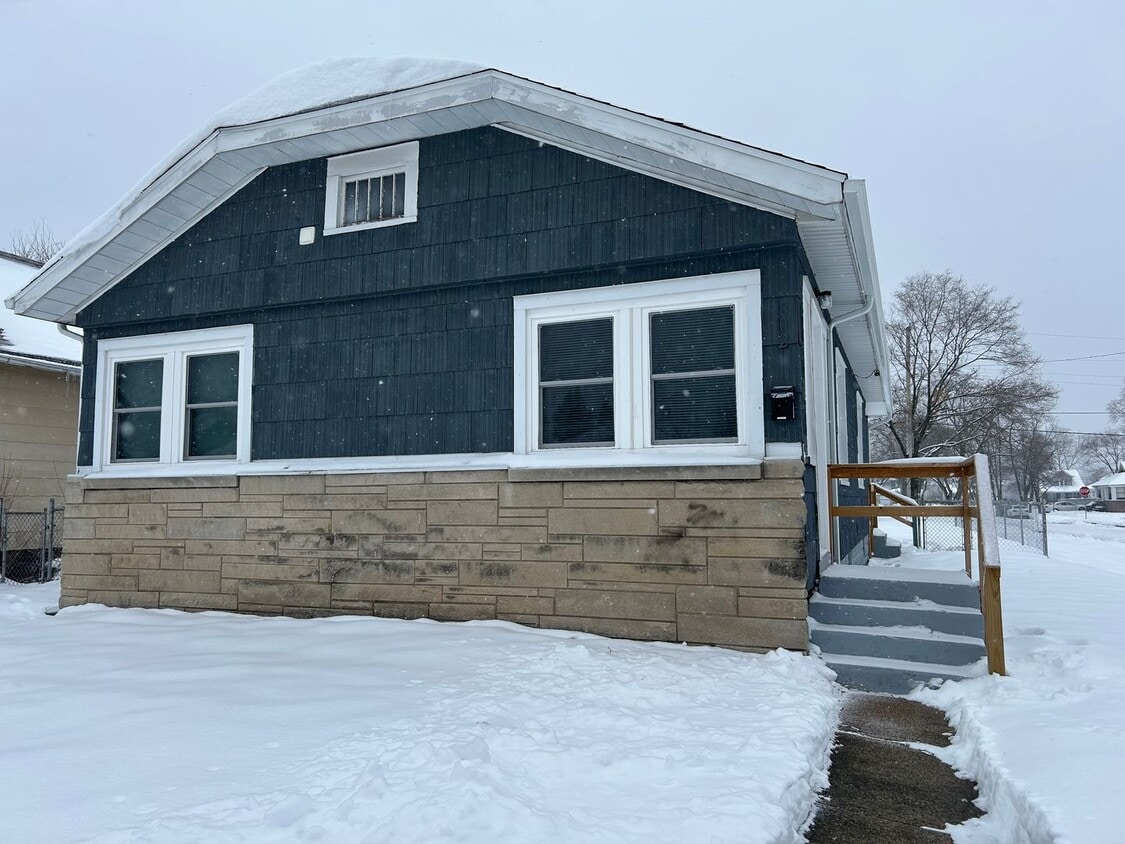 Foto principal - Updated 3-Bedroom, 1-Bathroom Home – $1,425/Month | 1,092 Sq. Ft. | Accepting Section 8