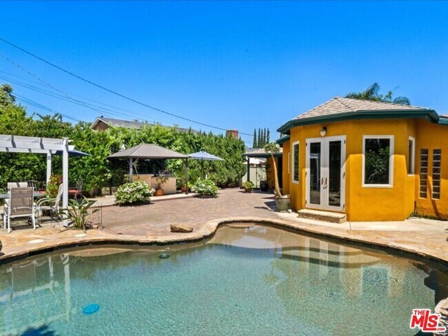 Foto del edificio - 14552 Hesby St