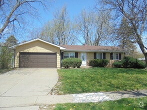 Building Photo - 66 Barrow Dr