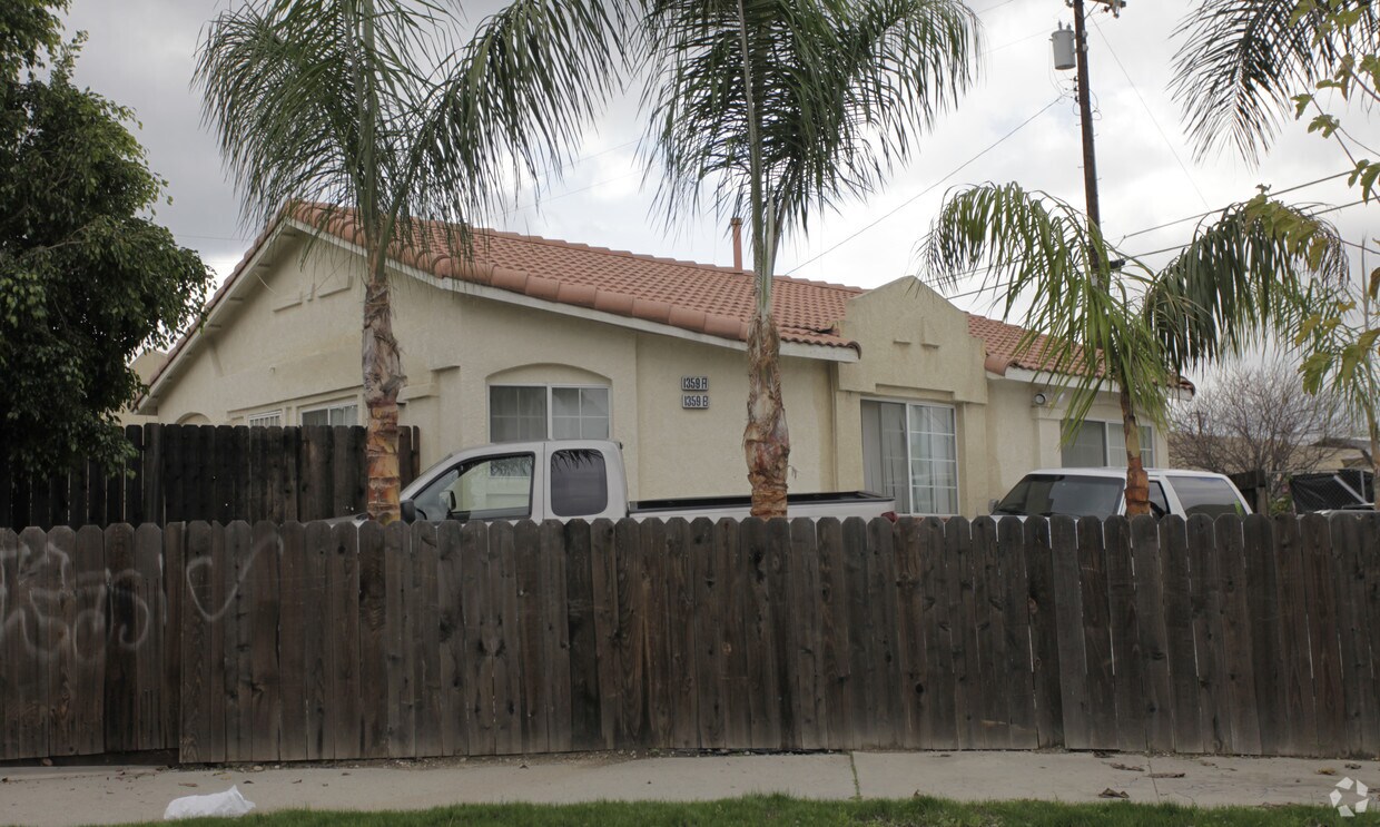 Primary Photo - 1359 N Parkside Dr