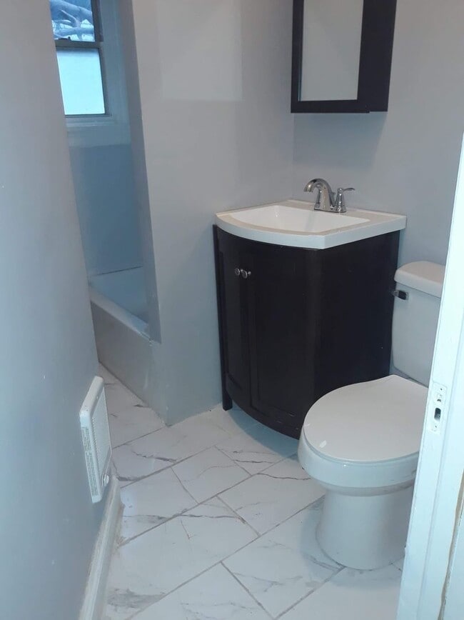 Building Photo - Rehabbed 2 Bedroom House with Bonus Room