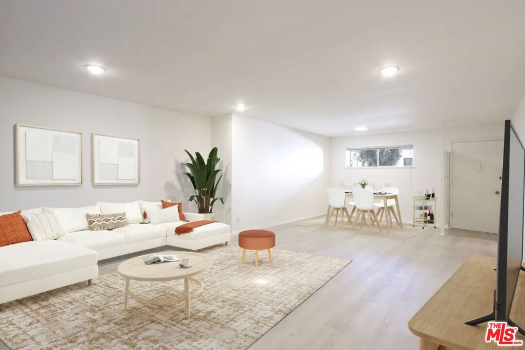 Foto principal - 12958 Valleyheart Dr