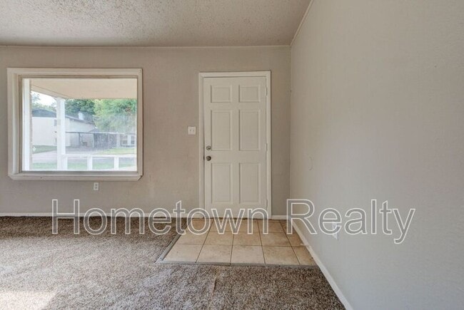 Building Photo - 2401 Piccadilly Cir
