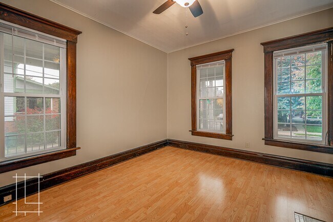 Building Photo - 860-862-862 Dennison Ave