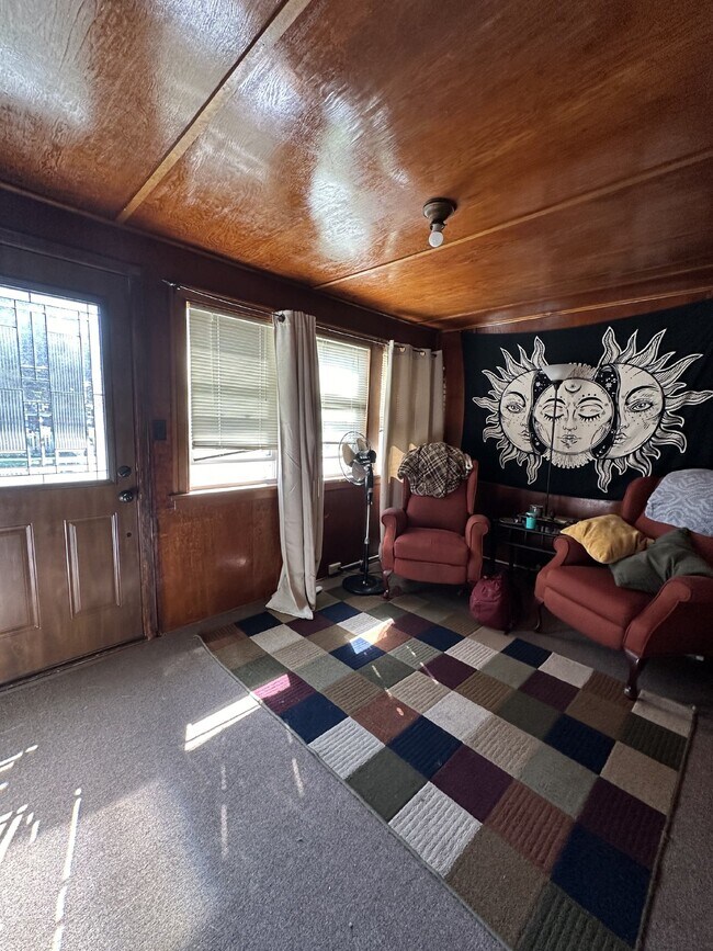 Foto del edificio - Charming 2-Bed, 2-Bath Duplex in Eau Claire