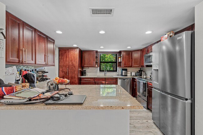 Foto del edificio - 277 N Ocean Blvd
