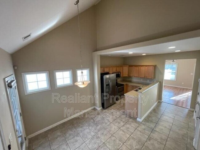 Building Photo - 145 Towne Center Dr