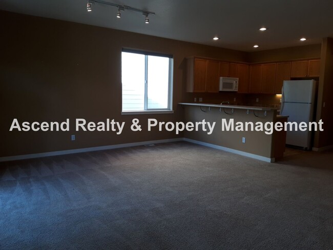 Foto del edificio - Tanasbourne Area 3 Bed Fenced Yard 1/2 Blo...