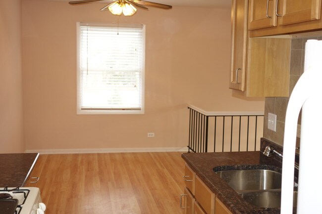 Foto del edificio - 300 Meadow Ct