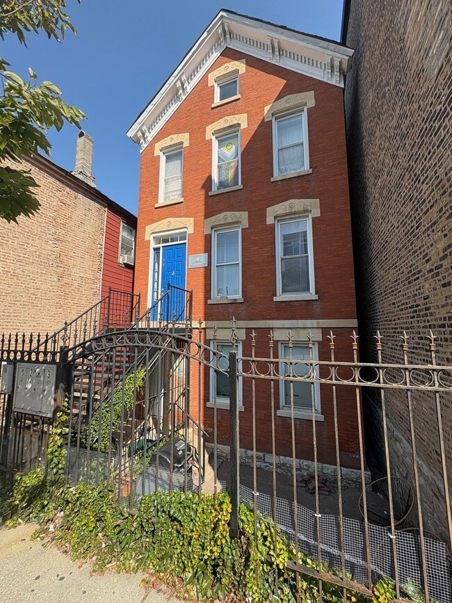 Building Photo - 1154 W 18th St