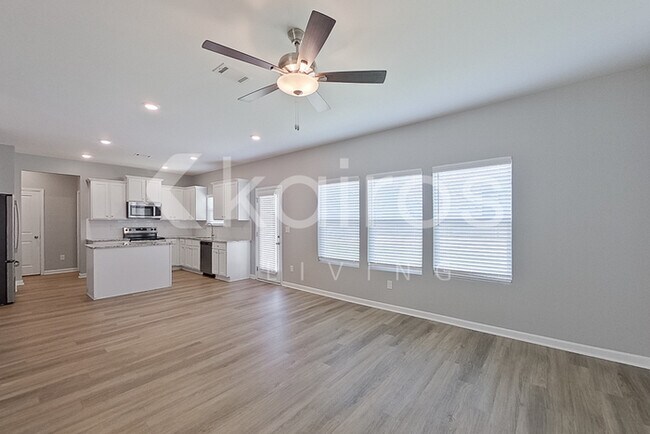 Foto del edificio - 7149 Foggy River Dr