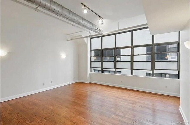 Building Photo - 176 Johnson St