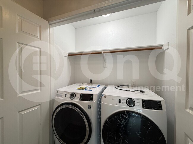 Foto del edificio - 7129 Goldenrod Dr