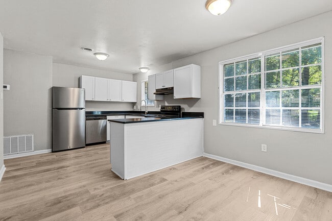 Building Photo - 3630 Columbine Dr