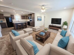 Building Photo - 3678 Hawthorne St Building Photo - 3678 Hawthorne St