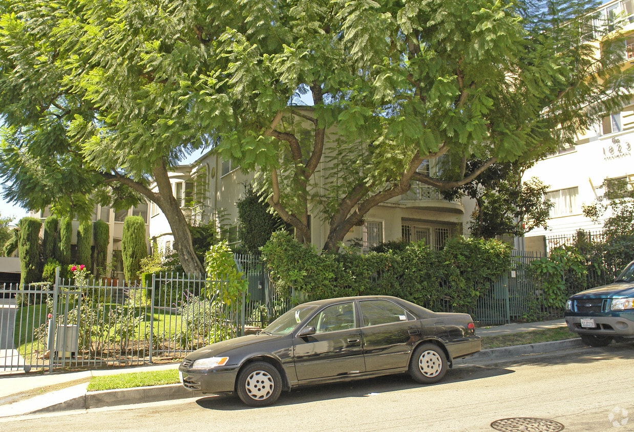 18151821 El Cerrito Pl, Los Angeles, CA 90068 Apartments in Los