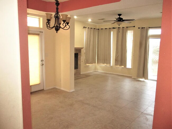 Foto del edificio - 5725 Burnhamwood Pl NE